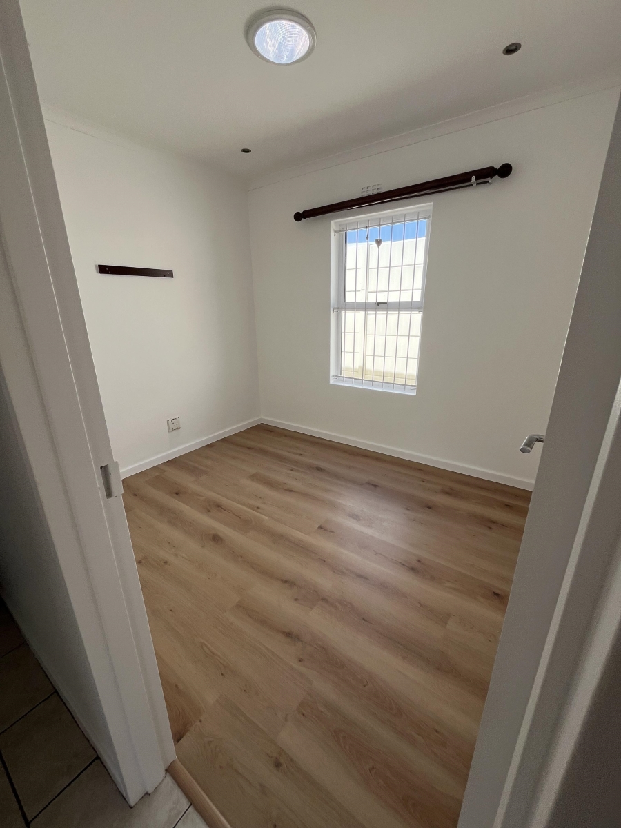 4 Bedroom Property for Sale in Sunningdale Western Cape